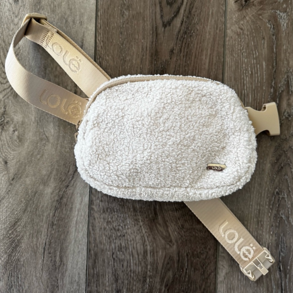 Lolë Crossbody Bag Cream / Tan Sherpa Unisex Belt Bag Adjustable Fanny Pack